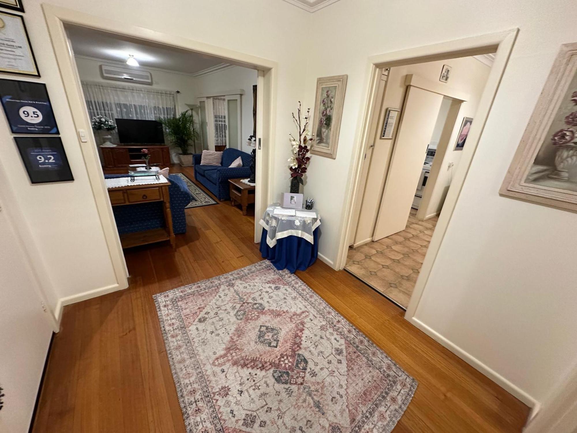 רותרגלן Admurraya House Bed & Breakfast מראה חיצוני תמונה