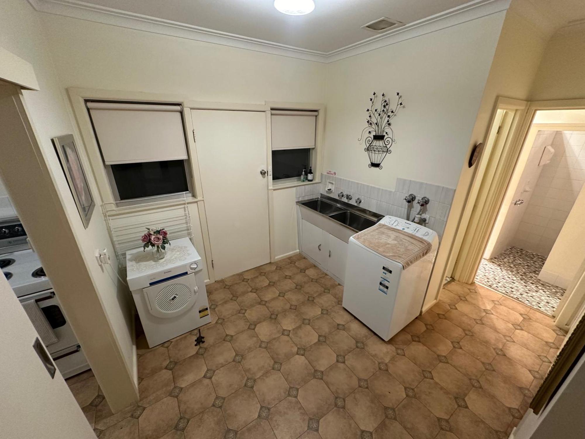 רותרגלן Admurraya House Bed & Breakfast מראה חיצוני תמונה