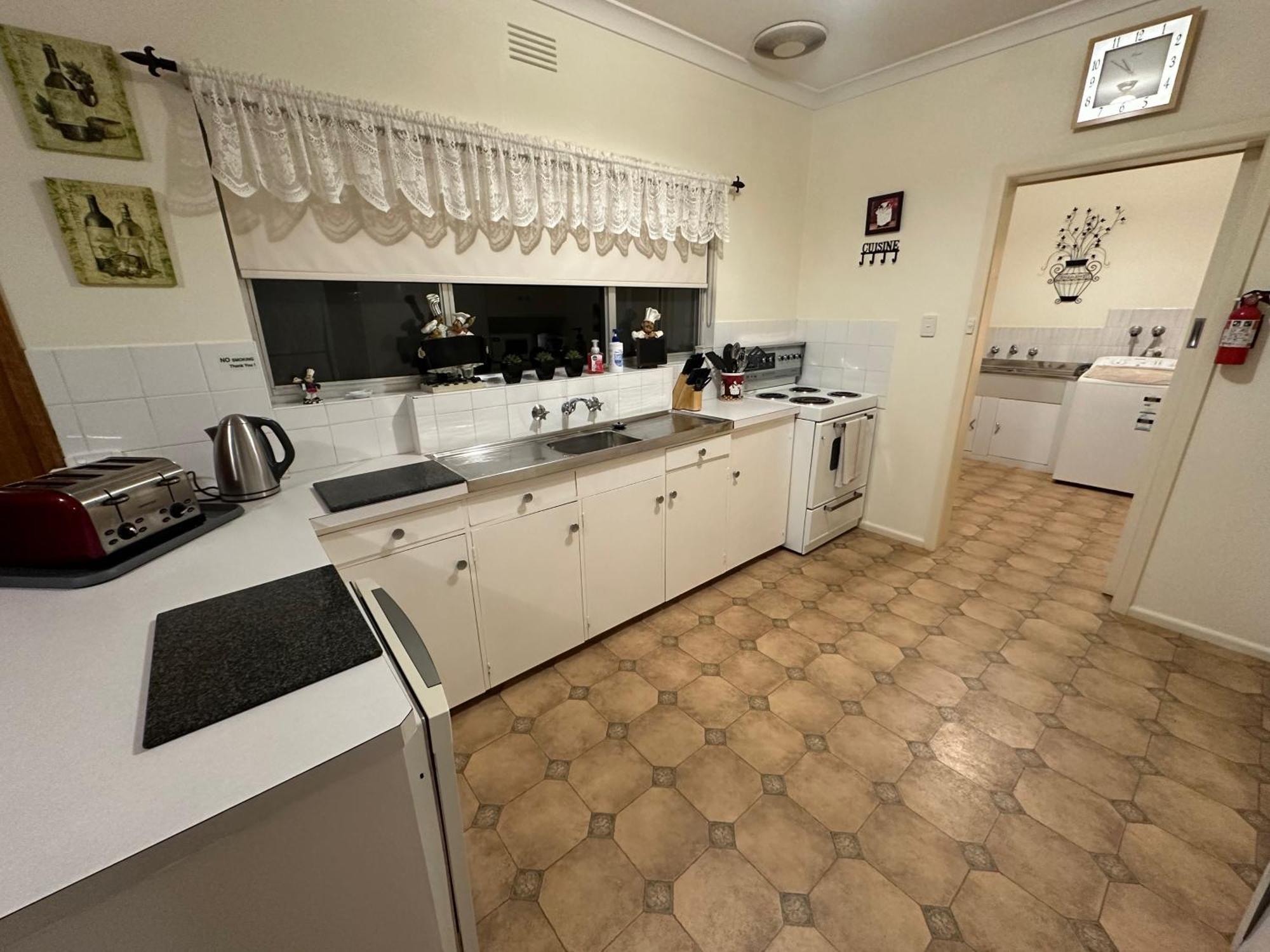 רותרגלן Admurraya House Bed & Breakfast מראה חיצוני תמונה
