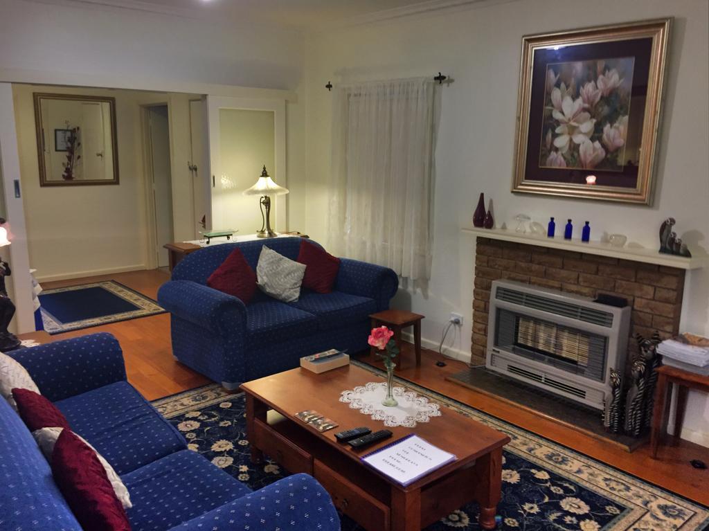 רותרגלן Admurraya House Bed & Breakfast מראה חיצוני תמונה