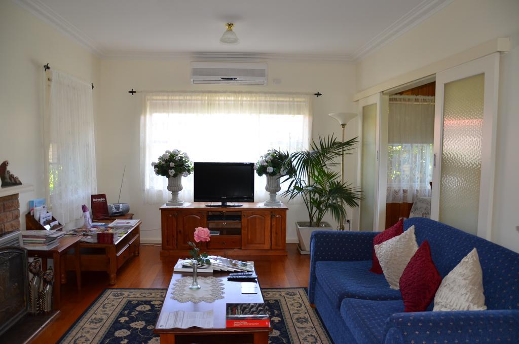 רותרגלן Admurraya House Bed & Breakfast חדר תמונה