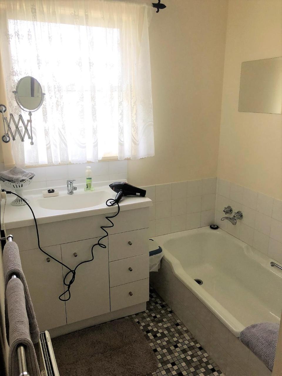 רותרגלן Admurraya House Bed & Breakfast מראה חיצוני תמונה